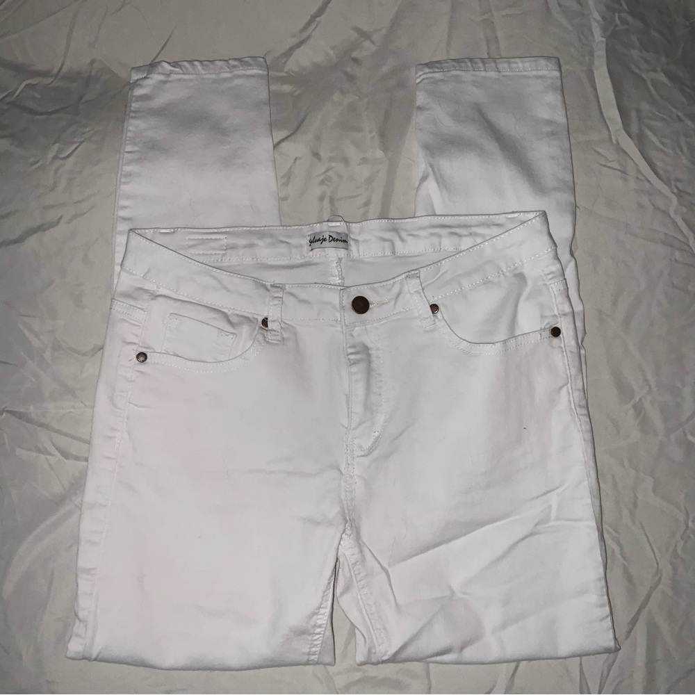 Skinny, super stretchy white jeans